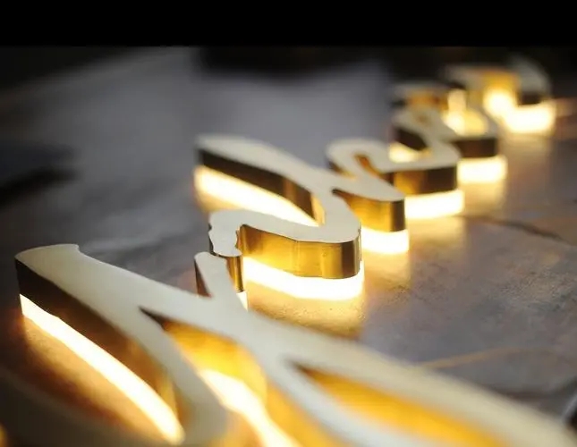 卡布燈箱 成都卡布燈箱好色先生TV版製作安裝