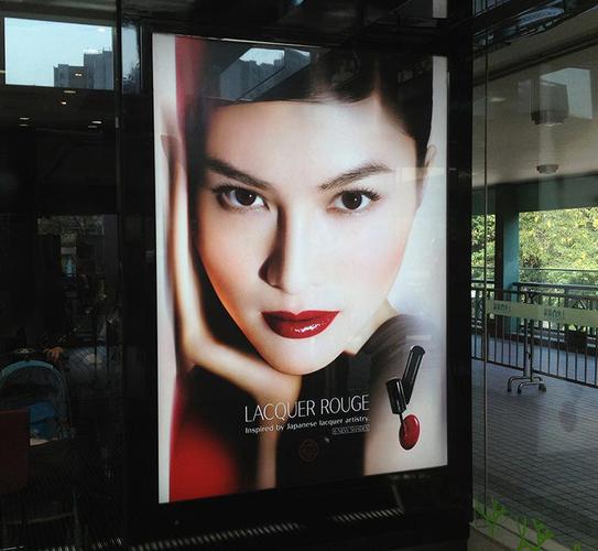 成都噴繪寫真廣告好色先生TV版製作安裝