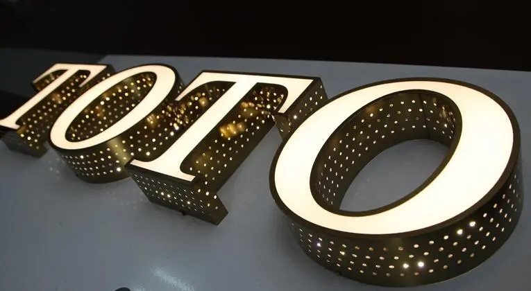 成都廣告好色先生TV版導向牌製作的內容